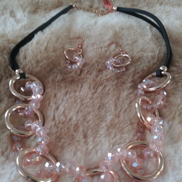 Pink Beads & Faux Leather Necklace & Earring Set - Picture 11 of 15
